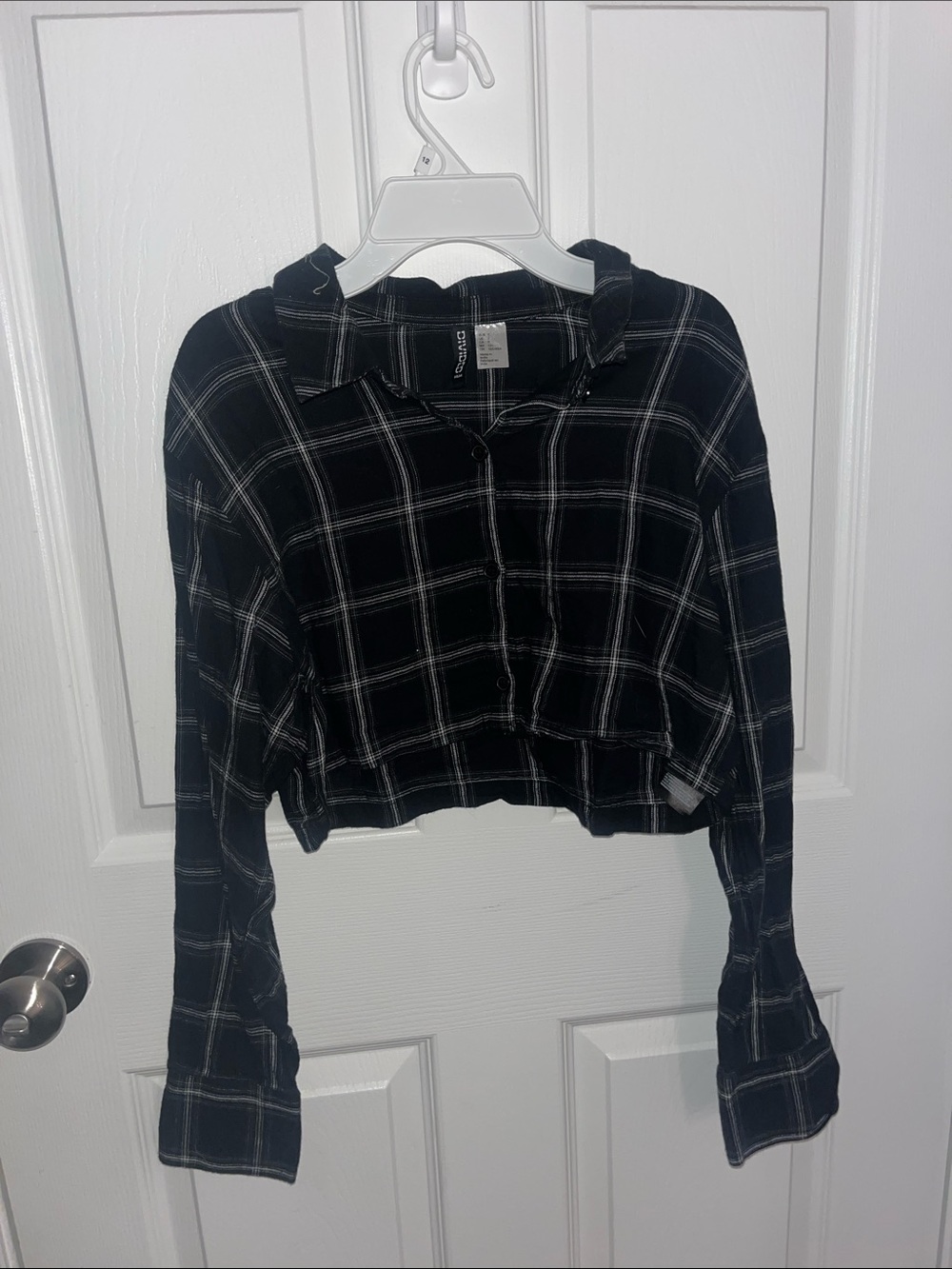 H&M Black Plaid Cropped Button-Down Shirt